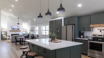 Micro-ondes, four, plaque de cuisson, lave-vaisselle