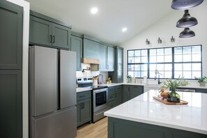 ميكروويف، فرن، موقد طهي مسطح، غسالة أطباق