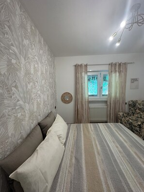 1 bedroom, WiFi, bed sheets