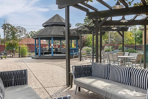 BLOCK Falls Village 1br