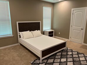 3 bedrooms, iron/ironing board, Internet, bed sheets - Lovely 3-bedroom house with AC in vibrant Dallas (Dallas)