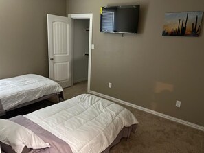 3 bedrooms, iron/ironing board, Internet, bed sheets - Lovely 3-bedroom house with AC in vibrant Dallas (Dallas)