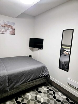 Iron/ironing board, travel cot, free WiFi, bed sheets - Cozy Family Getaway (Saskatoon)