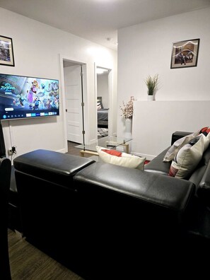 Interior - Cozy Family Getaway (Saskatoon)