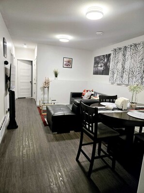 Interior - Cozy Family Getaway (Saskatoon)