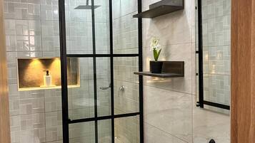 Handtücher, Seife, Toilettenpapier