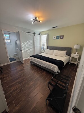 4 Schlafzimmer, Schreibtisch, Bügeleisen/Bügelbrett, Reisekinderbett