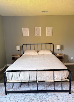 3 bedrooms, WiFi, bed sheets - Relaxing Condo close to EVERYTHING (Charleston)