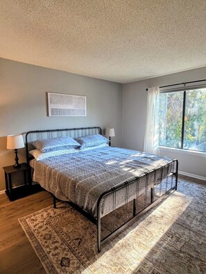 3 bedrooms, WiFi, bed sheets - Relaxing Condo close to EVERYTHING (Charleston)