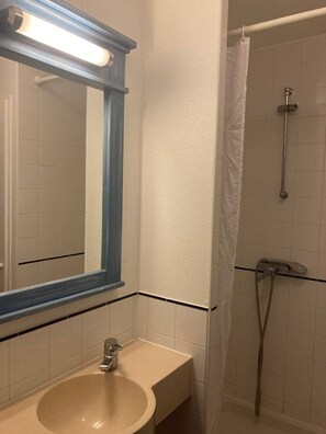 Bathroom - Maison du golf 121 (MOLIETS ET MAA)