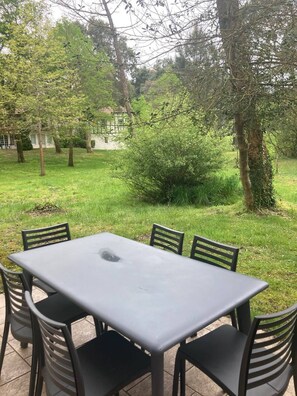 Outdoor dining - Maison du golf 121 (MOLIETS ET MAA)
