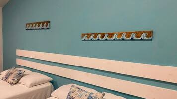 Desk, laptop workspace, free WiFi