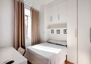 3 bedrooms, free WiFi, bed sheets, wheelchair access - Copa Beach Home • 3 Bedrooms • A/C • 8 min to Beach (Rio de Janeiro)