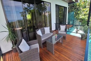 Terrace/patio - Casa Alicia – Ocean view, perfect for families and friends (up to 6 guests (Manuel Antonio)