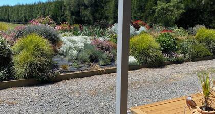 Sun Soaked Cottage on Lifestyle Block close to Town