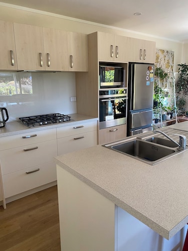 Sun Soaked Cottage on Lifestyle Block close to Town