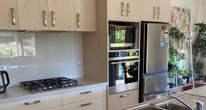 Sun Soaked Cottage on Lifestyle Block close to Town