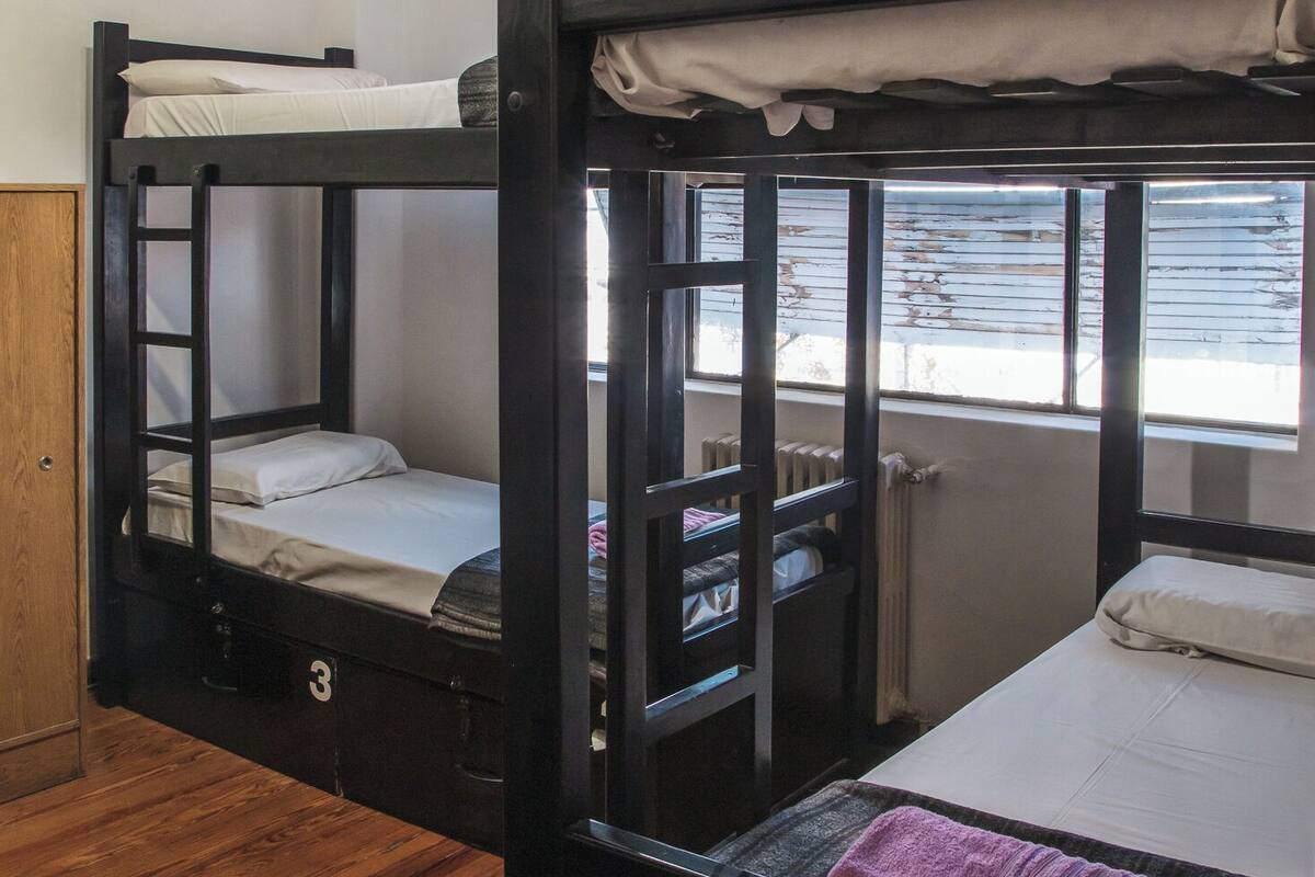 Economy Shared Dormitory, City View (Habitacion 2) | WiFi (free), bed sheets