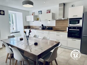 Frigorífico, microondas, horno y lavavajillas