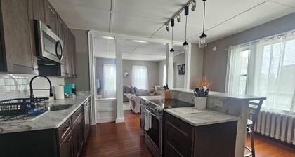 Location Location 2BR- Parking- Pet Friendly