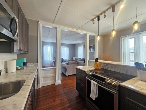 Location Location 2BR- Parking- Pet Friendly