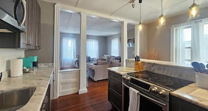 Location Location 2BR- Parking- Pet Friendly