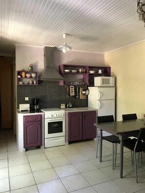 Refrigerador, microondas y horno 