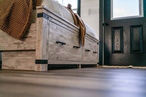 1 多间卧室、上网接入、床单