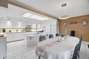 Mikroaaltouuni, uuni, liesi, astianpesukone