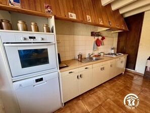 Fridge, microwave, oven, dishwasher - La Grange - CAMURAC - Gîte (CAMURAC)