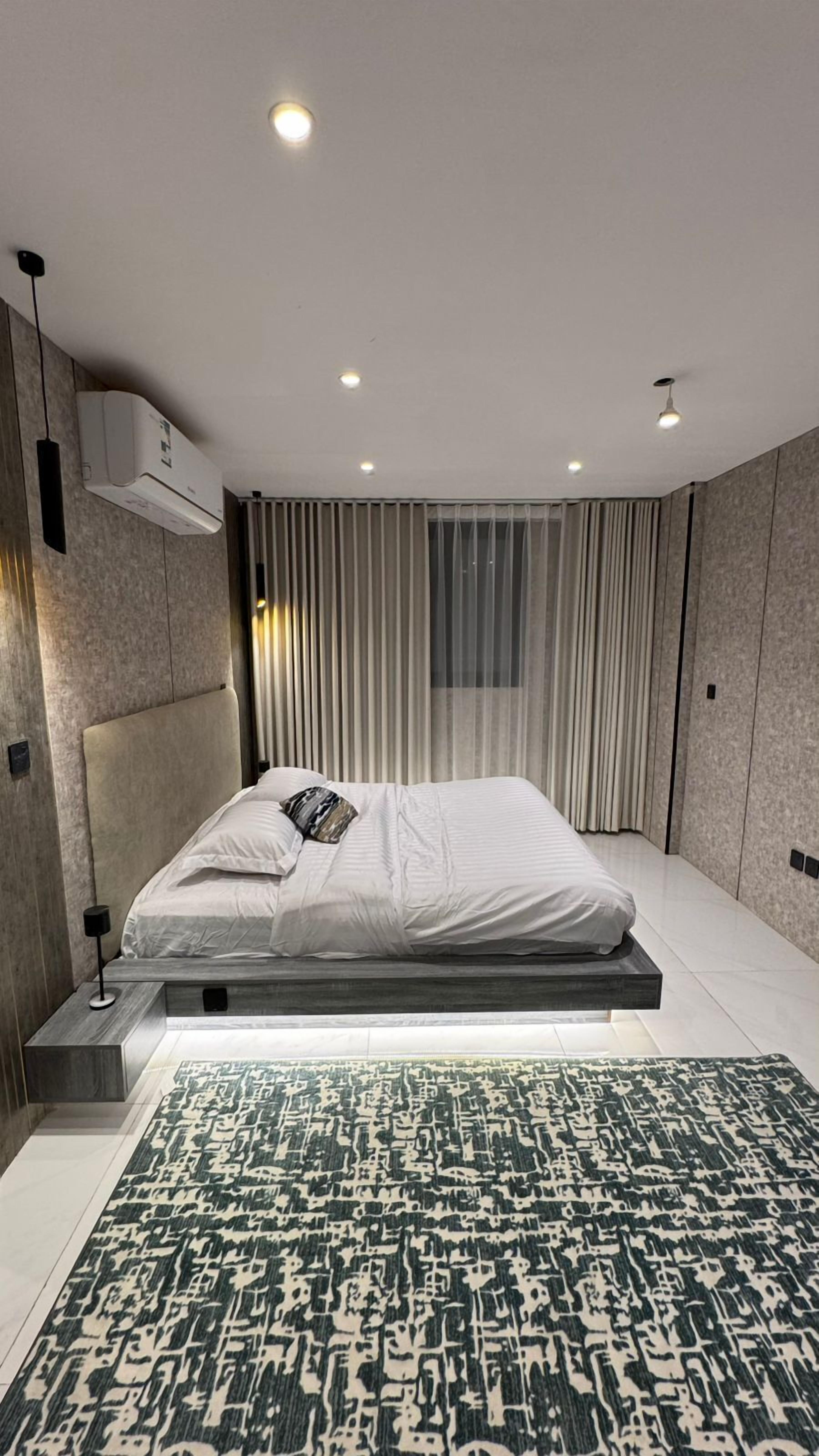 Luxury Suite Goss 3, Pool and Beach View | Iron/ironing board, free WiFi