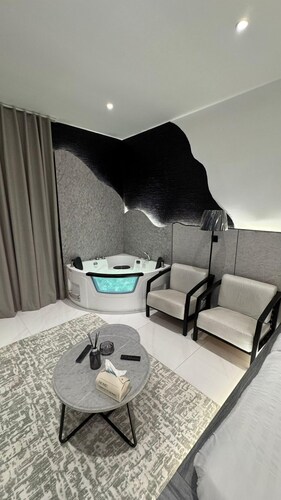 Suites OrbitNet Compound