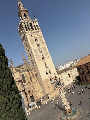 Point of interest - 2BR Cathedral & Giralda Views, Rooftop Terrace! (Sevilla)
