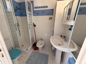 Bathroom - CYRNEA 27 - Walking distance to the beach - Air conditioning - Wi-Fi - Favone (CONCA)