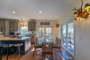 Dining - Fox Hollow - Blowing Rock home with stunning views, game room! (Blowing Rock)