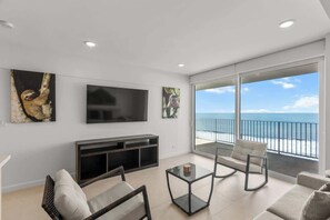 TV, offices - Oceanfront 3-BR Condo with Stunning Views (Jaco)