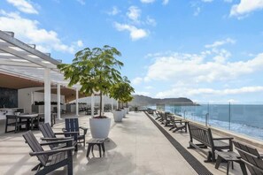 Outdoor dining - Oceanfront 3-BR Condo with Stunning Views (Jaco)
