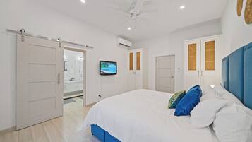 2 bedrooms, in-room safe, iron/ironing board, free WiFi