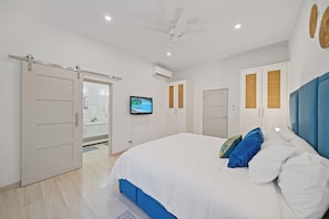 2 bedrooms, in-room safe, iron/ironing board, free WiFi