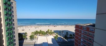 Beachfront Apartment! Comfort and Incredible Views in Praia Grande – Aviação