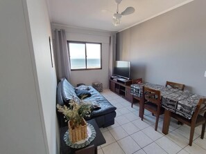 TV - Beachfront Apartment! Comfort and Incredible Views in Praia Grande – Aviação (Praia Grande)