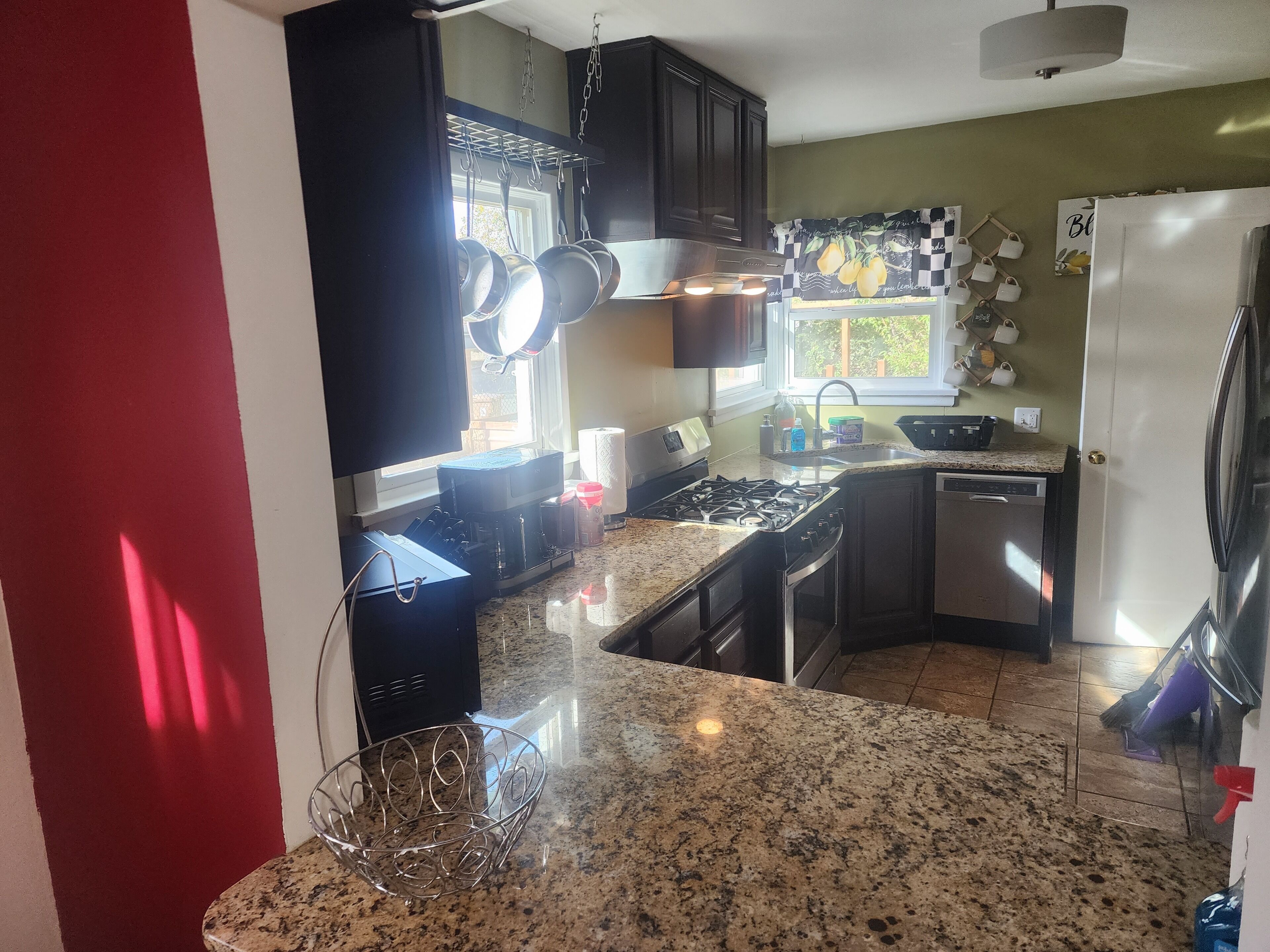 Micro-ondes, four, plaque de cuisson, lave-vaisselle