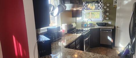 Micro-ondes, four, plaque de cuisson, lave-vaisselle