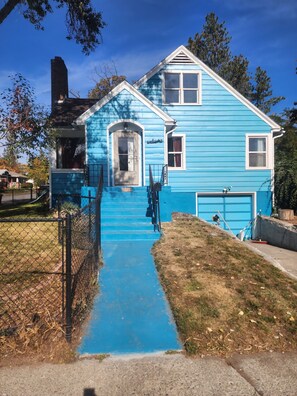Exterior - Tranquil 2-bedroom house with AC in Spokane. (Spokane)
