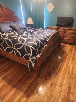 2 bedrooms, iron/ironing board, WiFi, bed sheets - Tranquil 2-bedroom house with AC in Spokane. (Spokane)