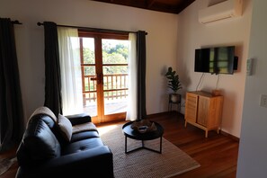 Cabane Standard, balcon, vue montagne | Coin séjour