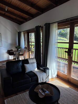 สแตนดาร์ดเคบิน, ระเบียง, วิวภูเขา | บริเวณนั่งเล่น