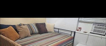 Cozy private bedroom and bath in shared house in beautiful Big Pine