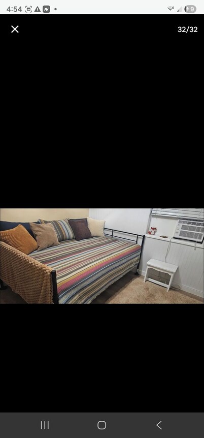 Cozy private bedroom and bath in shared house in beautiful Big Pine