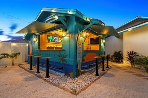 Bar (on property) - Near IMG & AMI! Sleeps 10 • Heated Pool • Pickleball • Tiki Bar • Luxury Home (Bradenton)